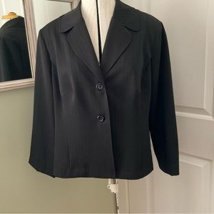 BLACK JACKET WITH A FINE PINSTRIPE SIZE: L